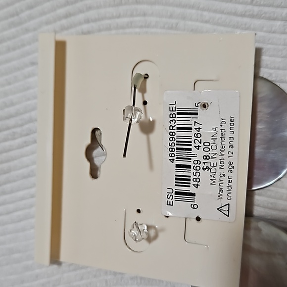 Mother of Pearl Earrings with a Gorgeous Flower Inlay - Picture 4 of 4